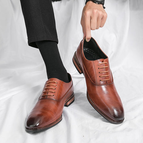 Zapatos de lujo de alta calidad para hombre, zapatos informales a la moda, zapatos de vestir de cuero Oxford puntiagudos para hombre, zapatos de oficina para caballero 